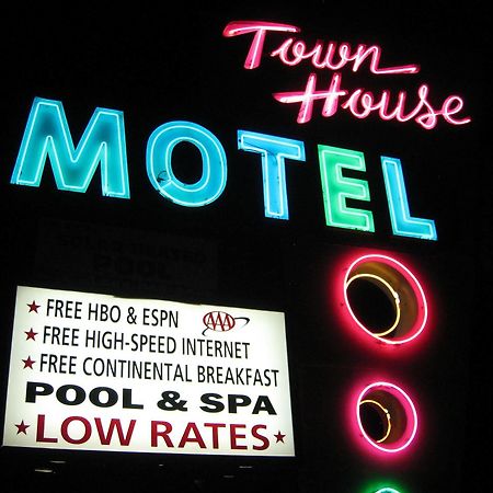 Town House Motel Lancaster Buitenkant foto