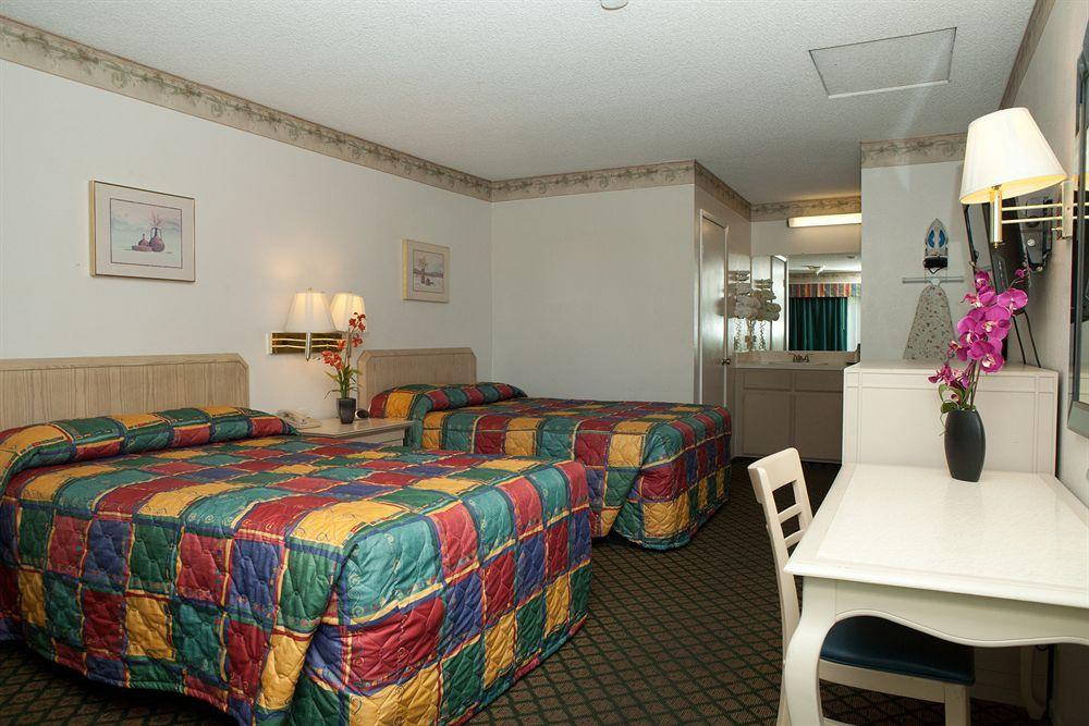 Town House Motel Lancaster Buitenkant foto
